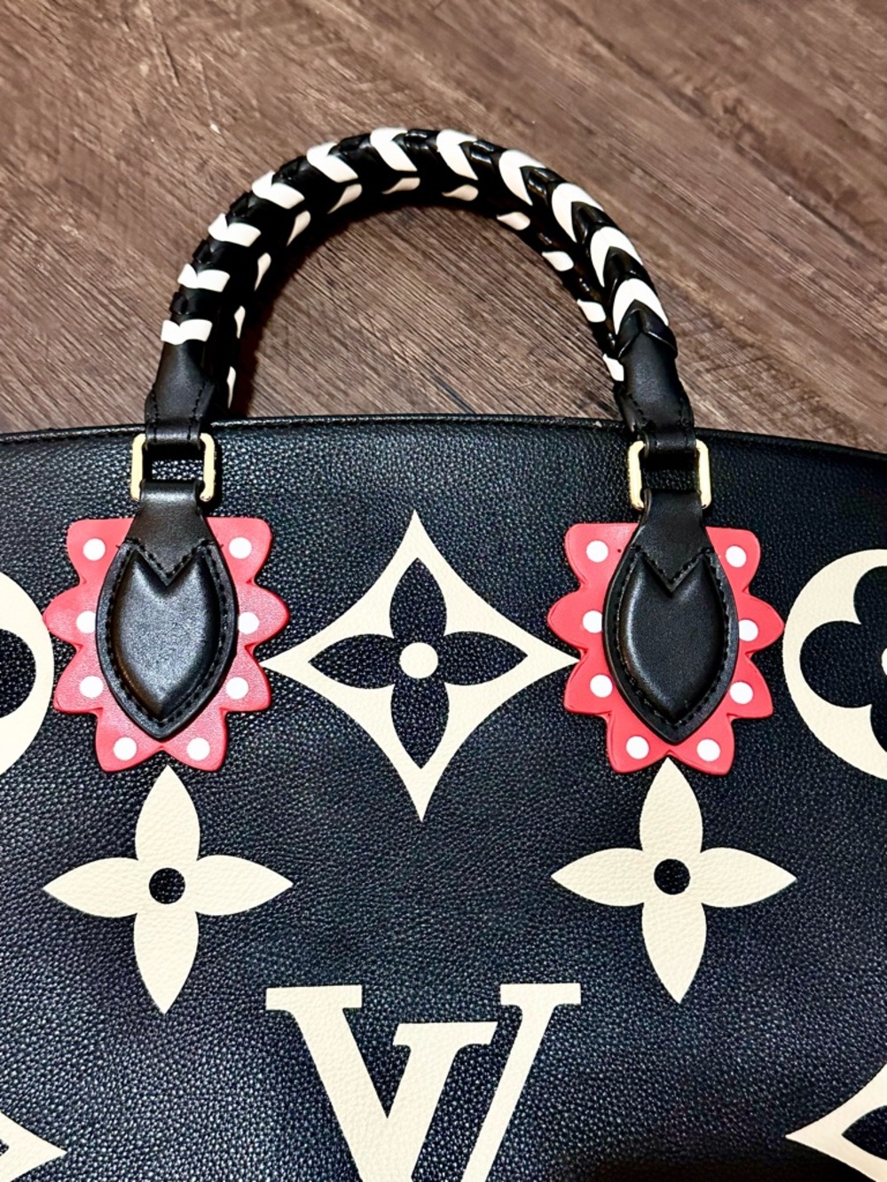 LV Large Tote Bag - Picture 3 of 6